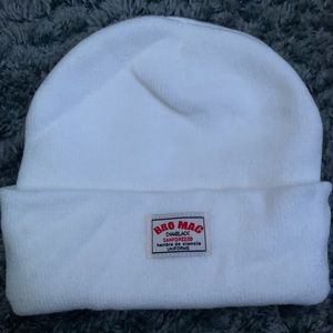 5/25$ or 10/40$ 

simple basic white winter hat
